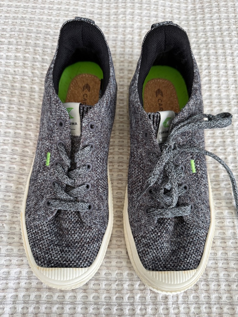 Cariuma Gray Knit Low-Top Sneakers with Lime Accents size 7